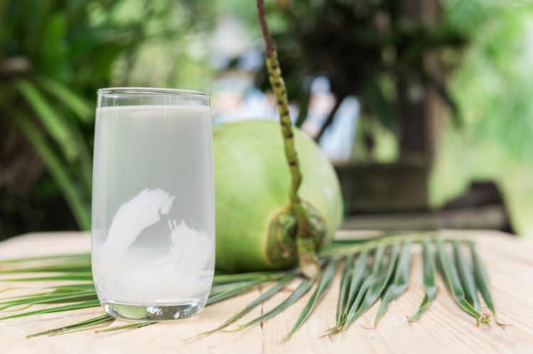 mỹ phẩm thiên nhiên từ nước dừa